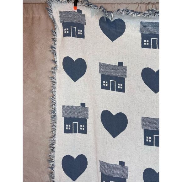 Vintage Heart Tapestry Throw Blanket Blue and White Cottagecore - Picture 6 of 9
